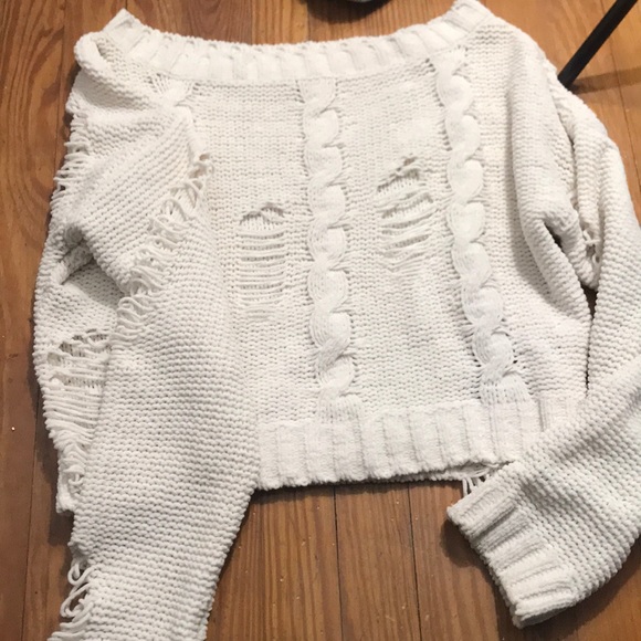 ⚠️ SOLD Cream ripped/distressed sweater - Picture 5 of 5